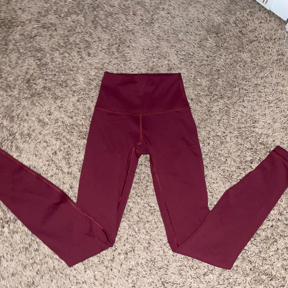 BNWOT Lululemon red merlot wunder trains size 0